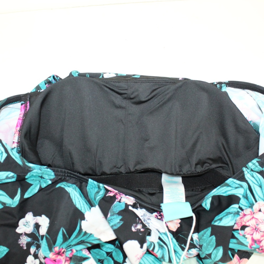 5 for $25 NWT Swimsuit Off Shoulder w/Ruffle M - Picture 8 of 8